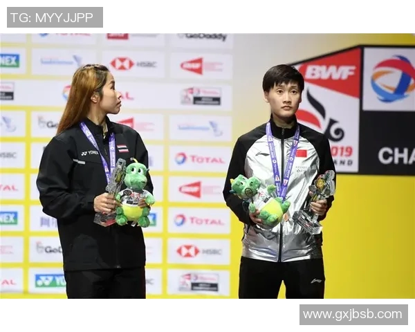 成都羽毛球队在邀请赛中的默契配合与战术分析