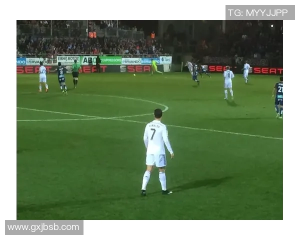 足球场上的传奇之路：走近那些闪耀的足球明星们