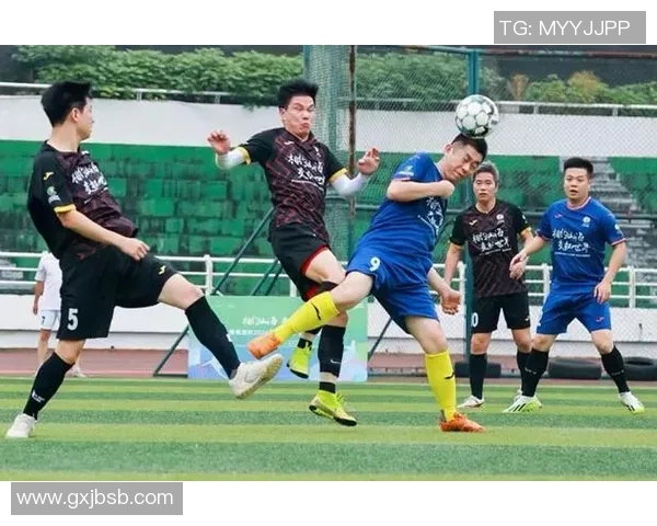 杭州足球队在世界锦标赛积分榜中以55分稳居首位展现强劲实力 杭州足球队在世界锦标赛积分榜中以55分稳居首位展现强劲实力